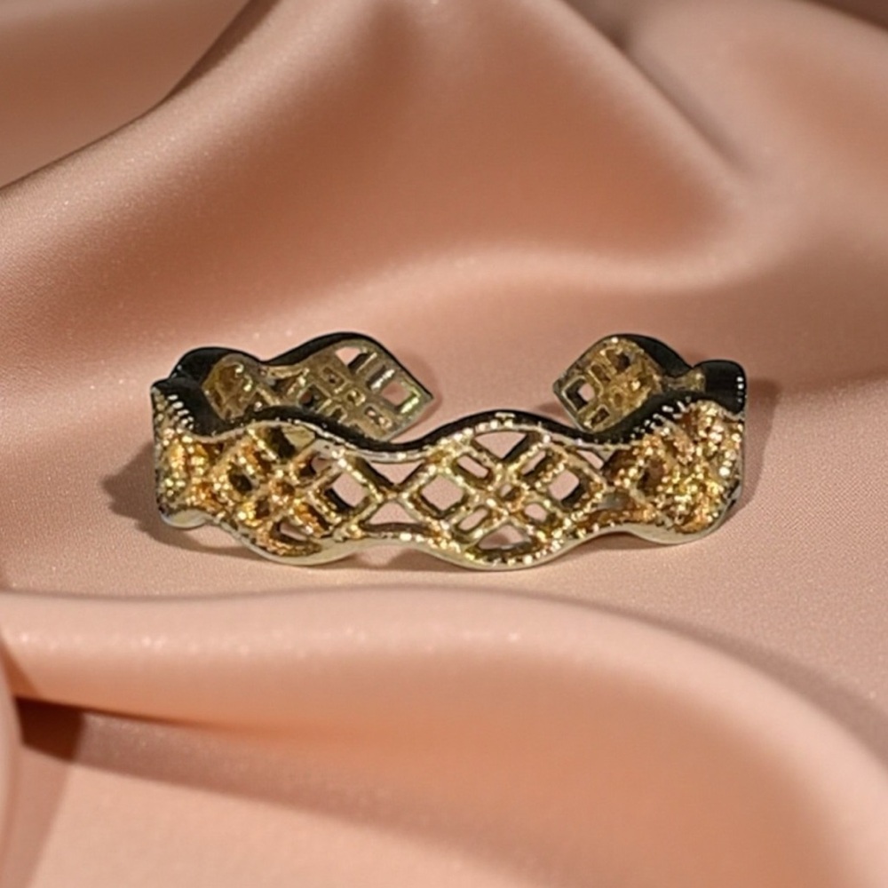 Elegant Gold-Plated Filigree Ring